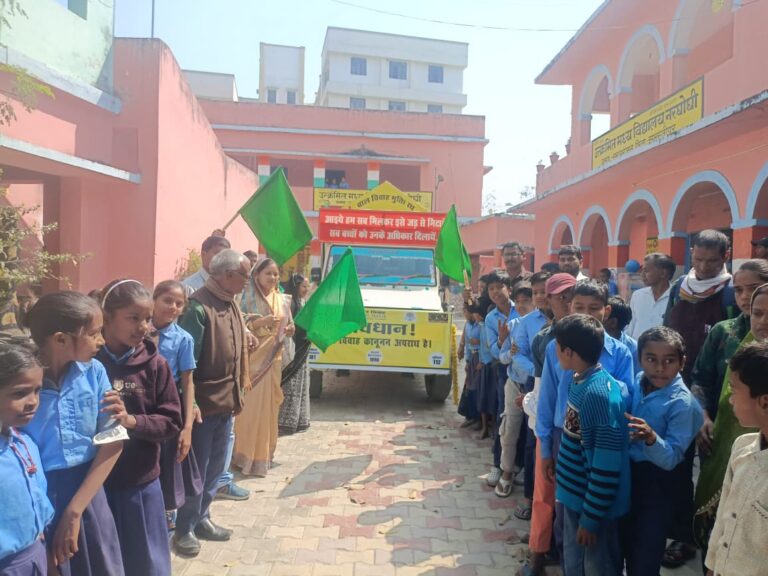 बाल विवाह मुक्ति रथ को सरायरंजन प्रखंड प्रमुख ने हरी झंडी दिखाकर किया रवाना