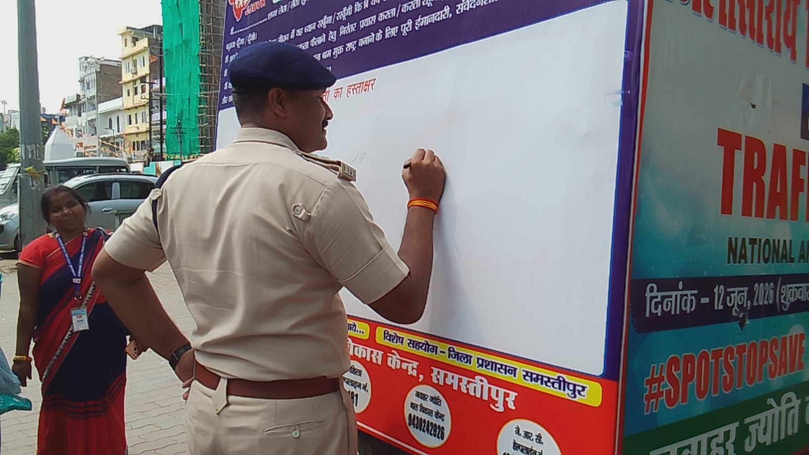 आरपीएफ निरीक्षक प्रभारी श्री अविनाश करोसिया जी ने हस्ताक्षर कर बाल श्रम मुक्त  जागरूकता रैली को रवाना किया 
